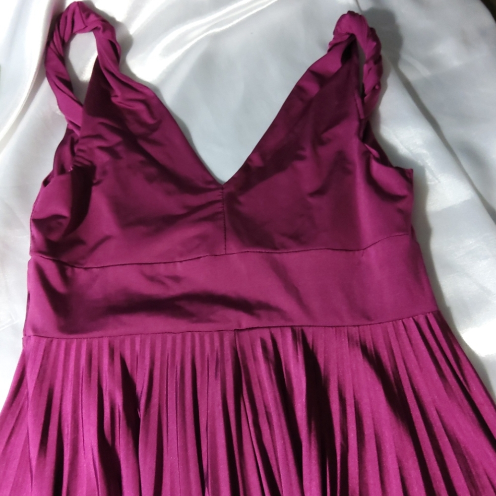 SOPRANO Pleated sleeveless.  Party Dress - Picture 5 of 5